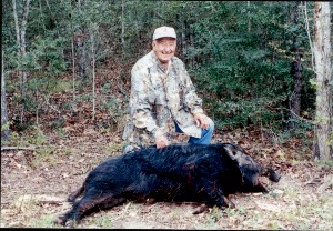 91 yr old Ray Hill gets a 300 lb hog on his birthday